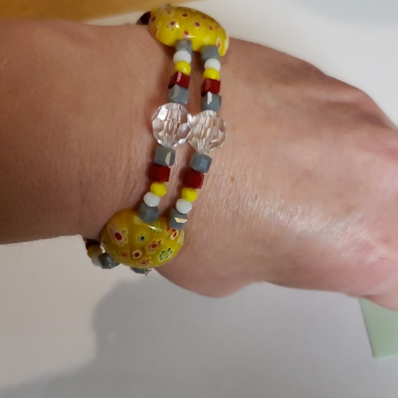 7 inch stretchy bracelet with Mille Fiore bead - Picture 3 of 4